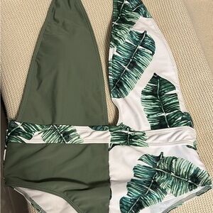 SHEIN Green Leaf Print Swimsuit